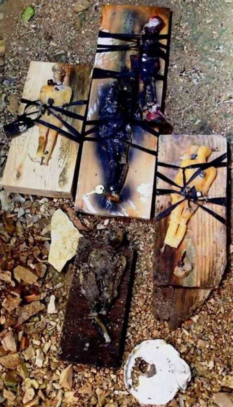 Εντοπίστηκαν κούκλες «βουντού» σε σπήλαιο στο Θέρμο Αιτωλοακαρνανίας (εικόνες)