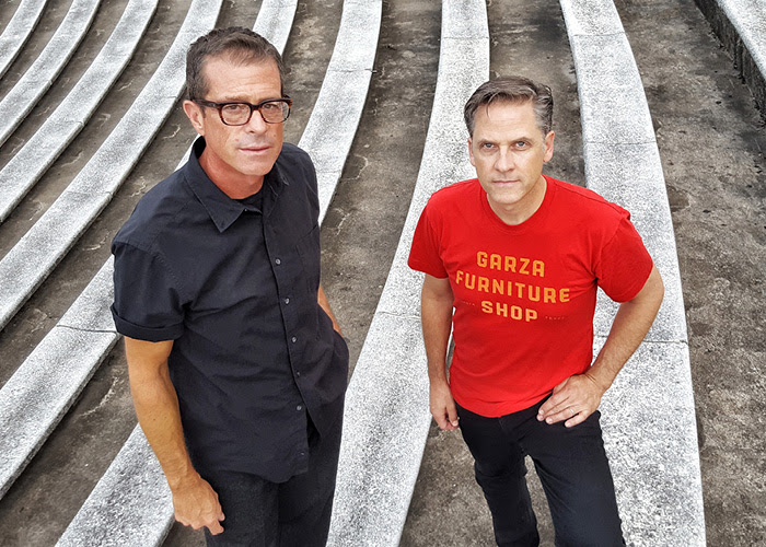 Οι CALEXICO κυκλοφόρησαν το νέο lyric video του «Another Space» λίγο πριν τις εμφανίσεις τους στο Ηρώδειο