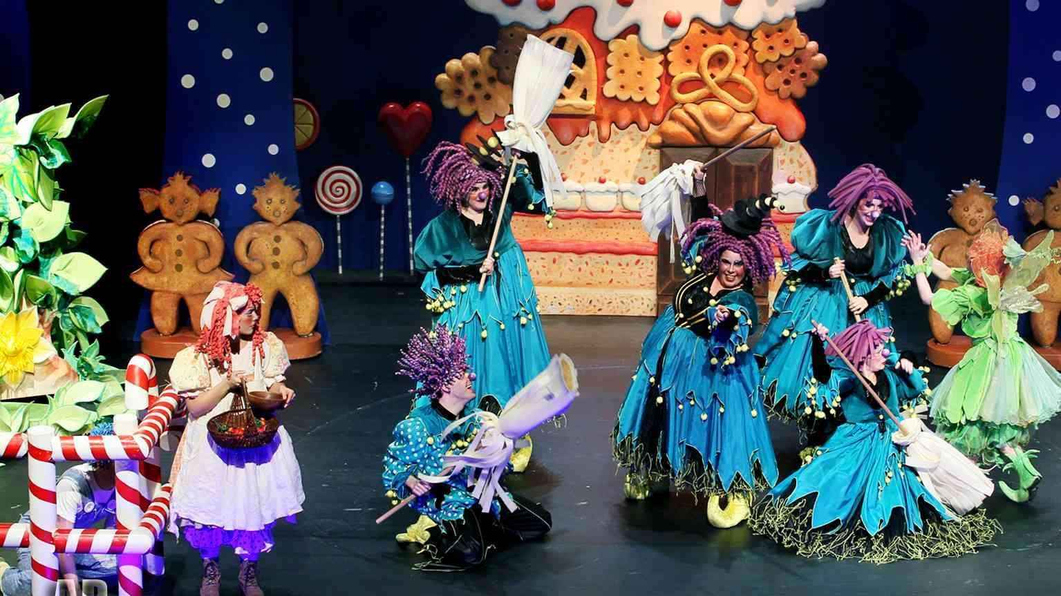 Καλοκαιρινή περιοδεία στις γειτονιές της Ελλάδας για την παράσταση «Χένσελ Και Γκρέτελ» με την υπογραφή της Κάρμεν Ρουγγέρη