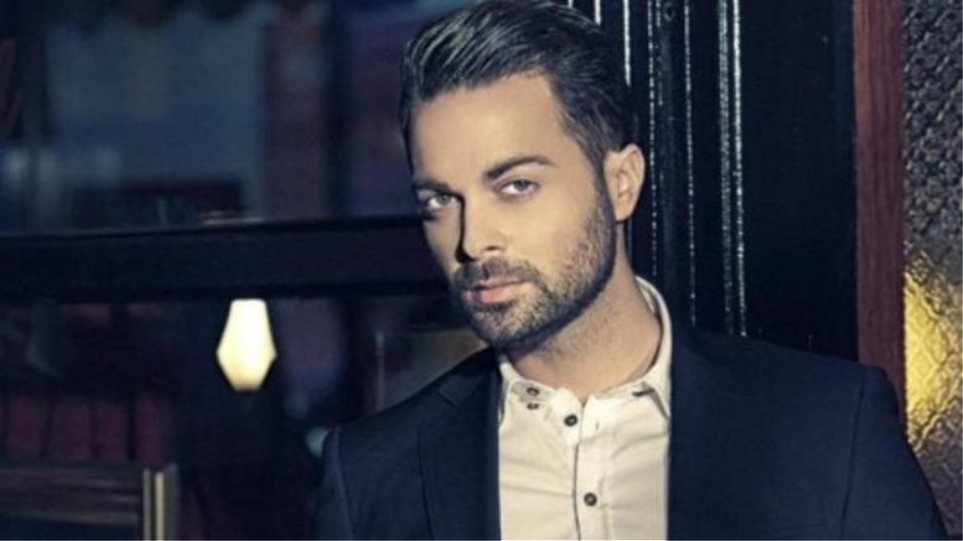 Ηλίας Βρεττός: Comeback στη σκηνή και no1 στο airplay μετά το ατύχημα (βίντεο)