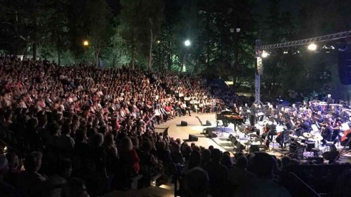 Στέφανος Κορκολής: «Μάγεψε» παρουσιάζοντας το έργο του K.Π.Καβάφη στο Κηποθέατρο Παπάγου Στέφανος Κορκολής: «Μάγεψε» παρουσιάζοντας το έργο του K.Π.Καβάφη στο Κηποθέατρο Παπάγου